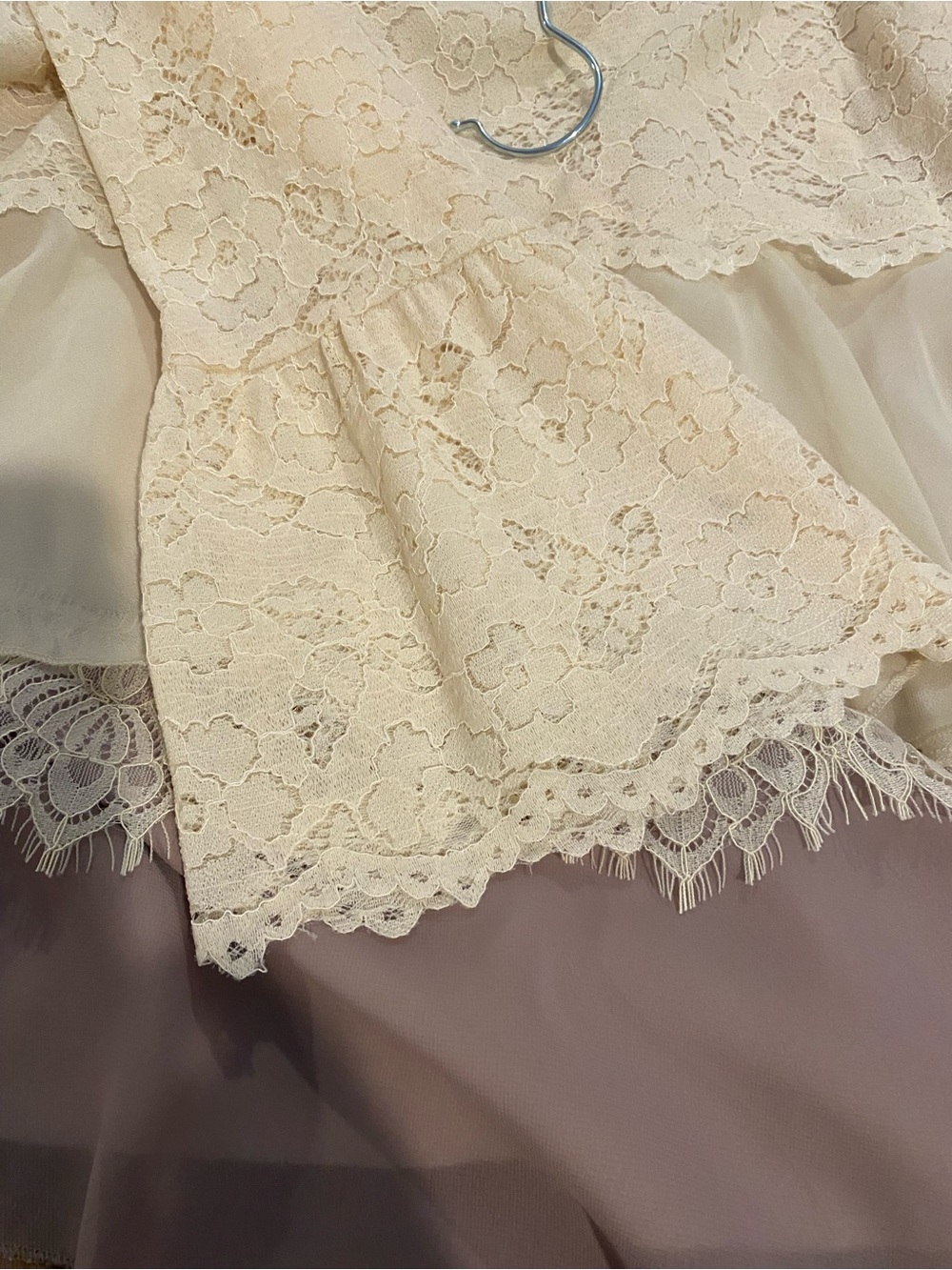 Lace and ruffle bell sleeve dress - Picture 4 of 5